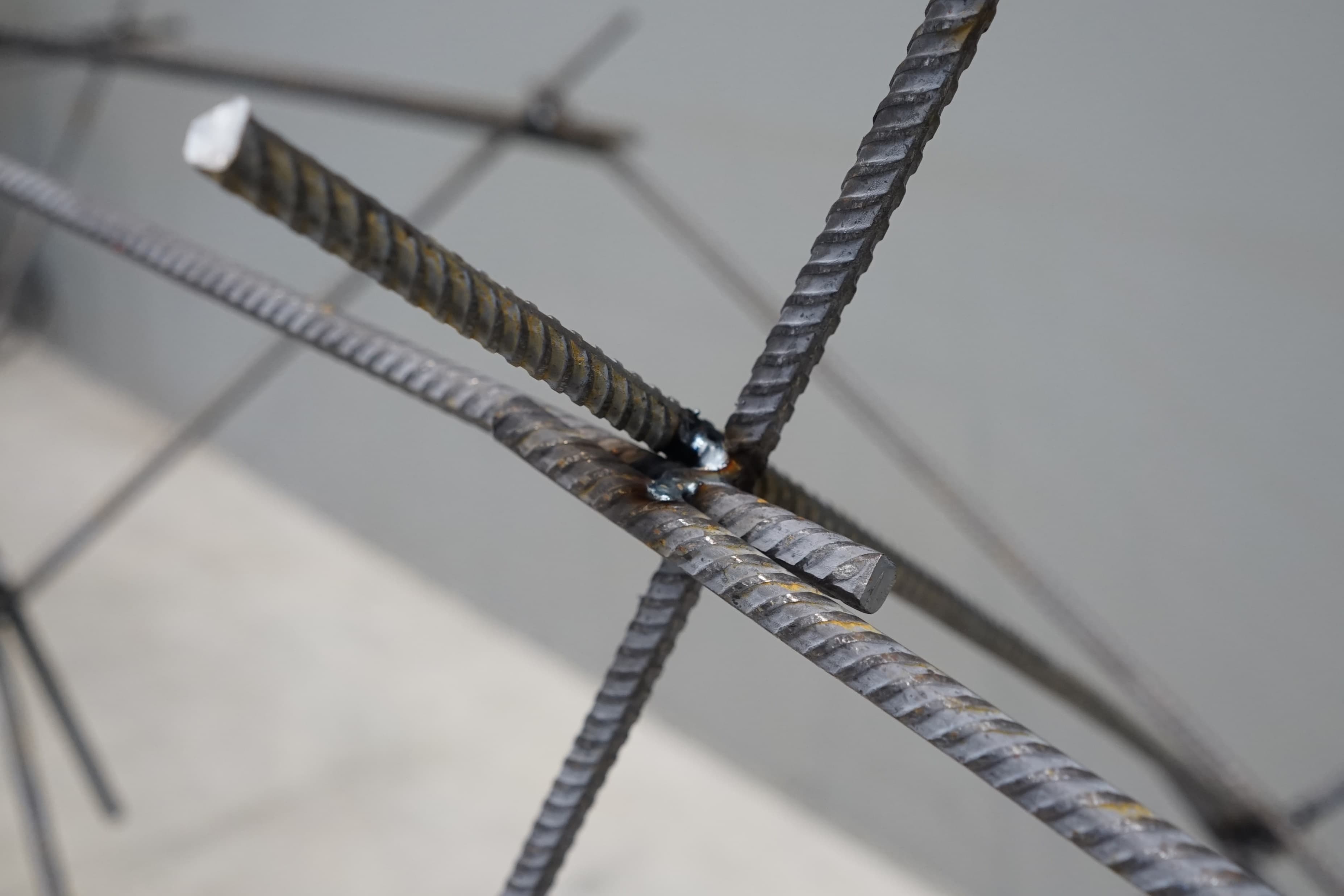 Manual welding of the rebar bridge joints
